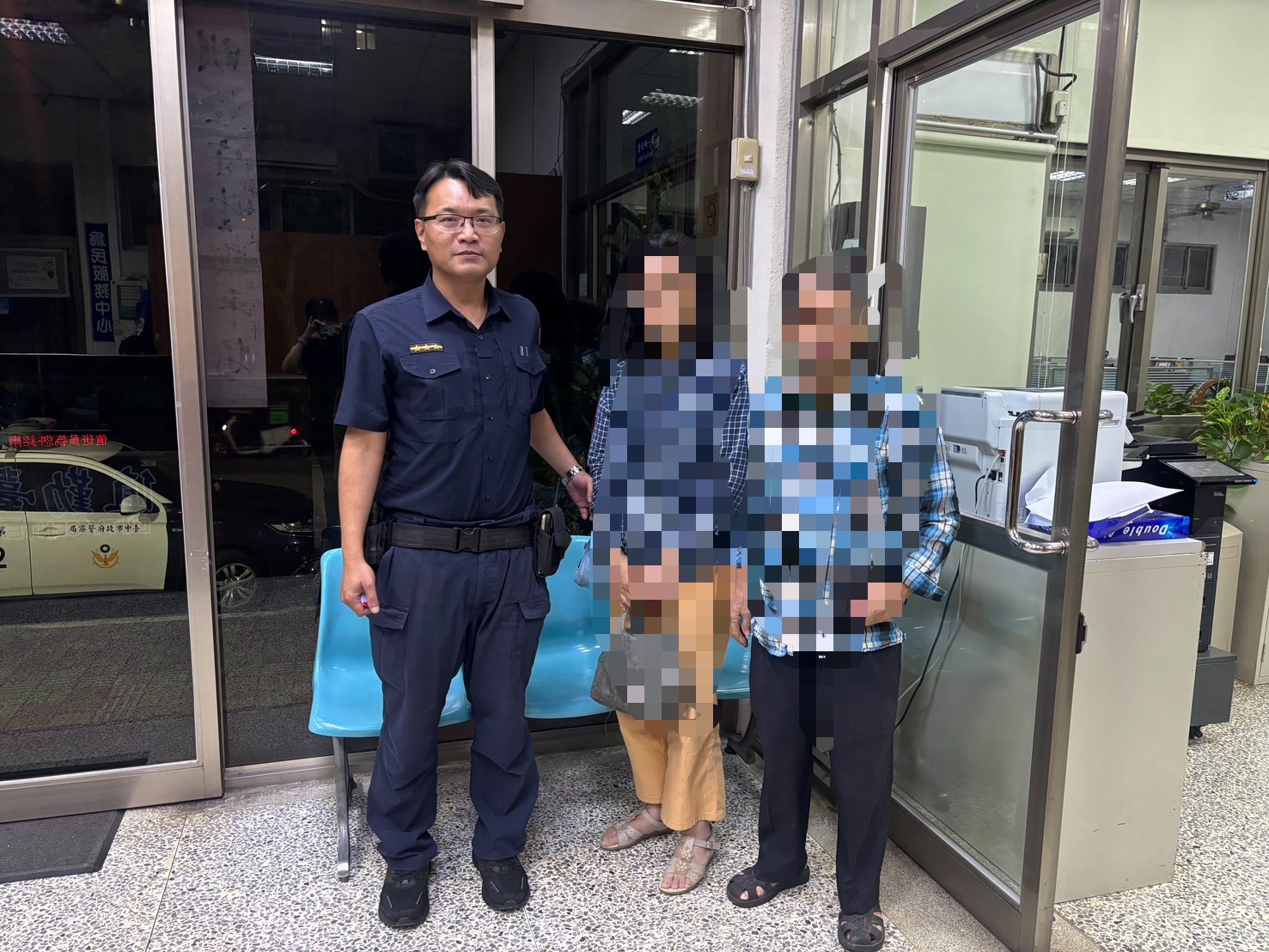 南屯婦人迷途無法表達身分 黎明所警耐心陪伴助與家人團聚