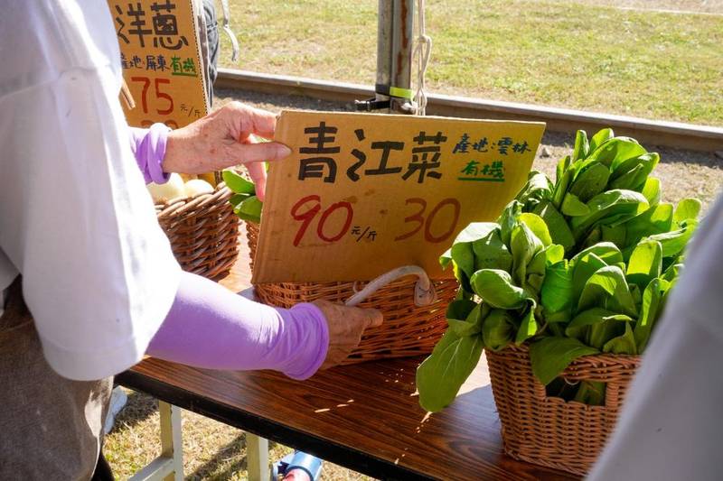 駁二客庄黃昏市場開張　講客買菜玩出客庄味