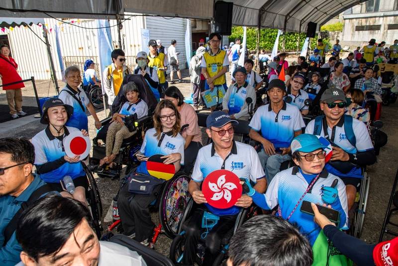 藍色海疆不再有距離！海委會打造全齡共享海岸 福隆海水浴場全面深化「親海無礙」共融旅遊