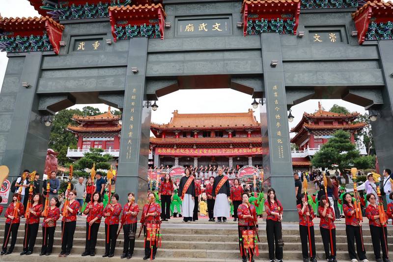 日月潭文武廟祭孔大典隆重登場 許縣長循古禮祭孔並見證公益捐贈