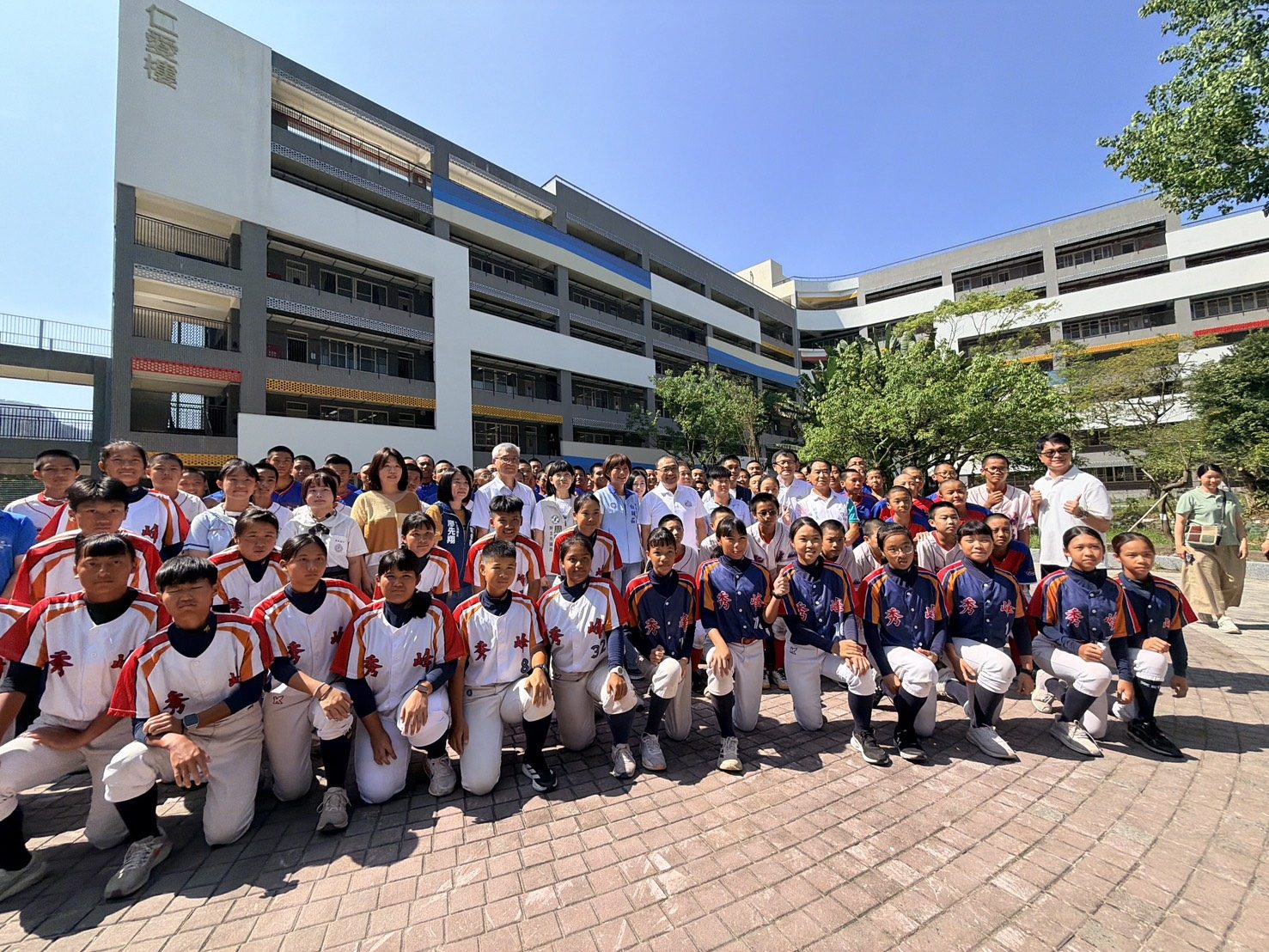 秀峰高中全新校舍啟用　 新北投入7.3億打造安全智慧校園