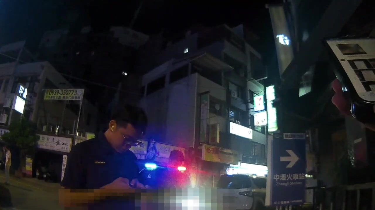 中壢派出所員警於中正路現場處理糾紛