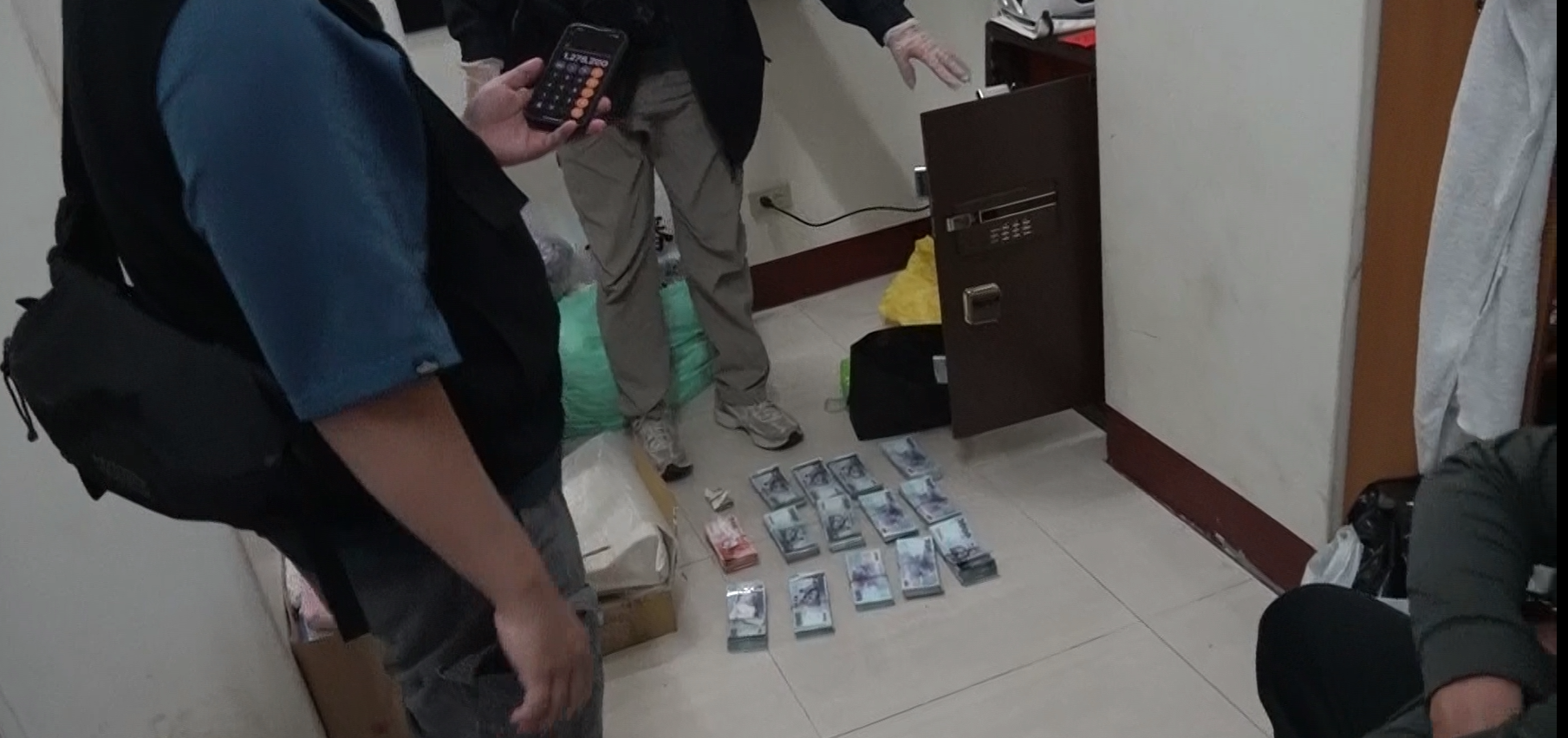 警方查扣詐騙集團現金