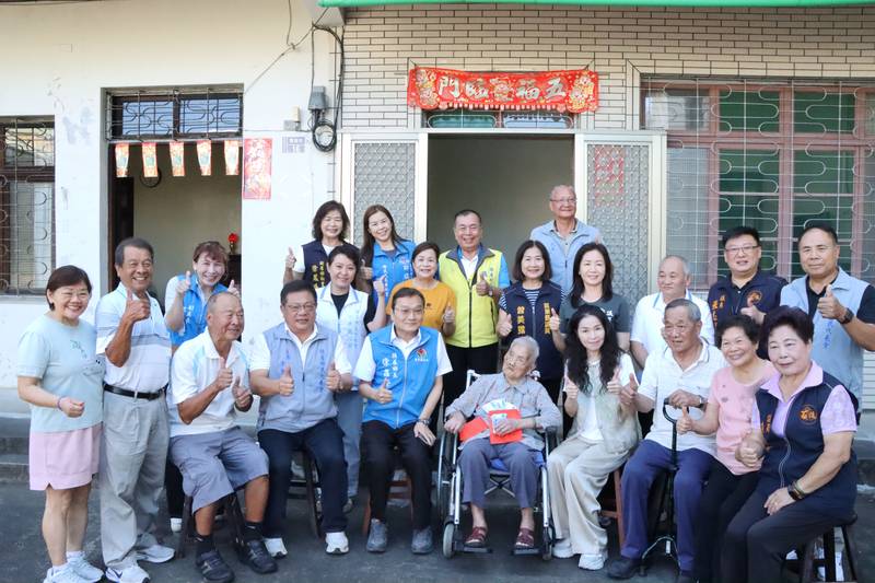 【百歲人瑞.溫情慰訪】縣長夫人陳美琦致贈敬老禮金與祝福