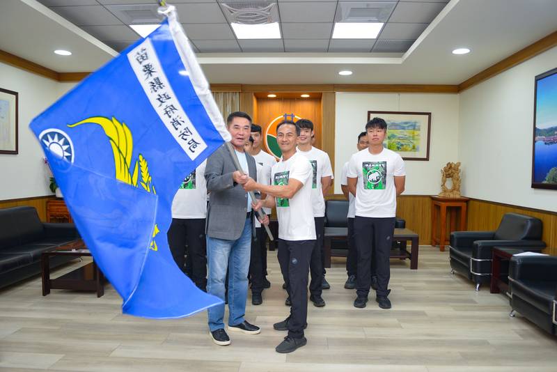 2026國際車禍救援挑戰賽登場 縣長授旗苗消代表隊祝旗開得勝