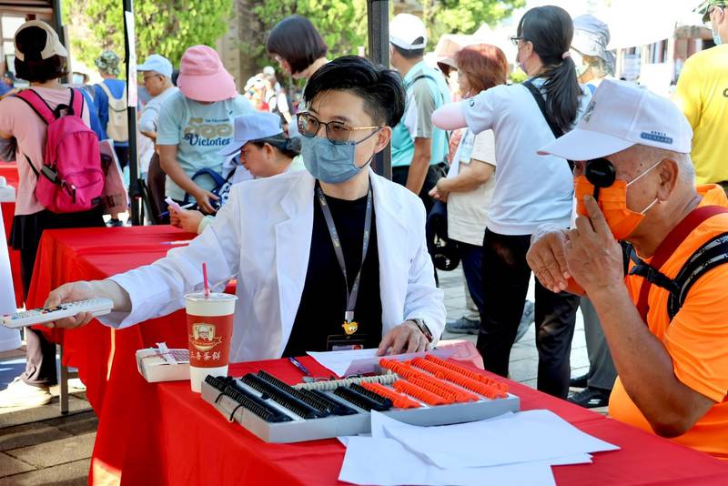 台中敬老月開跑 中彰投苗1300間銀髮友善商家送優惠