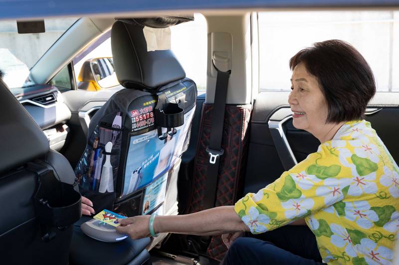 台中敬老愛心卡更好用!10/1起計程車單趟折抵調高至100元
