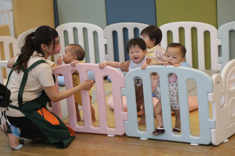 台南籌組少子女化專案小組 黃偉哲:整合資源打造完整家庭支持網