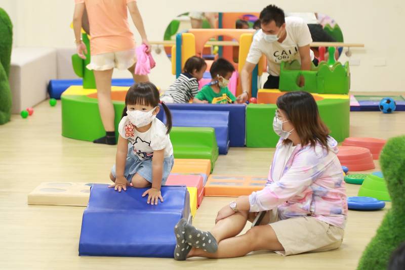 台南籌組少子女化專案小組 黃偉哲:整合資源打造完整家庭支持網