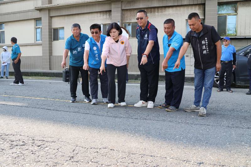 提升用路安全 張麗善縣長會勘麥寮鄉雲 2-1 線道路舖面改善工程