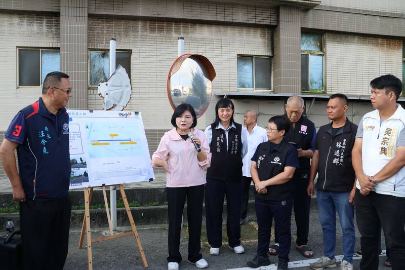 提升用路安全 張麗善縣長會勘麥寮鄉雲 2-1 線道路舖面改善工程