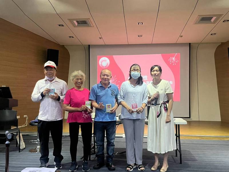 響應心理健康月 嘉義縣衛生局名人講座打造職場健康力
