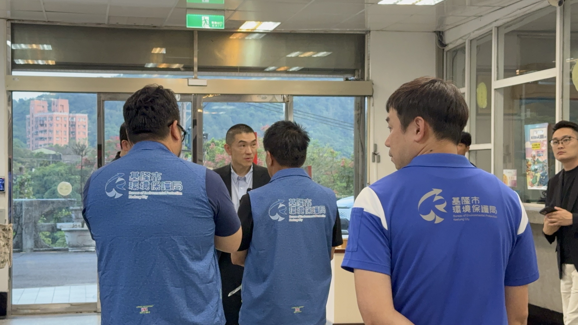 謝國樑向環保局第一線同仁表達感謝