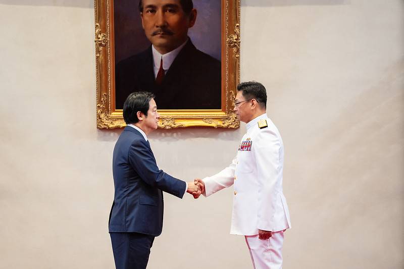 總統主持將官晉任授階典禮　期勉國軍、海巡緊密合作　共同提升海上防衛戰力