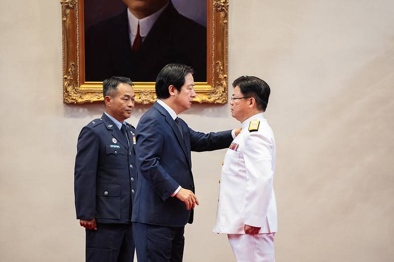 總統主持將官晉任授階典禮　期勉國軍、海巡緊密合作　共同提升海上防衛戰力