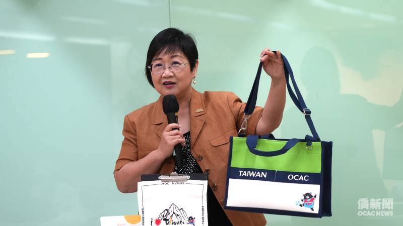 僑委會開箱國慶好禮「團結包」 歡迎僑胞回娘家
