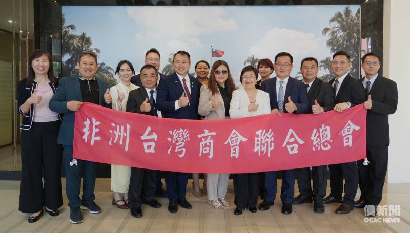 2026年非總回國訪問團拜會僑委會 與徐佳青、李姸慧交流非洲僑界概況