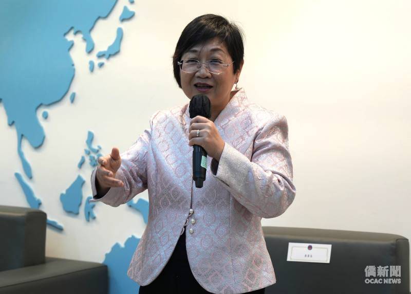 徐佳青會面世總第33屆團隊 期勉僑商共同克服亂流困局