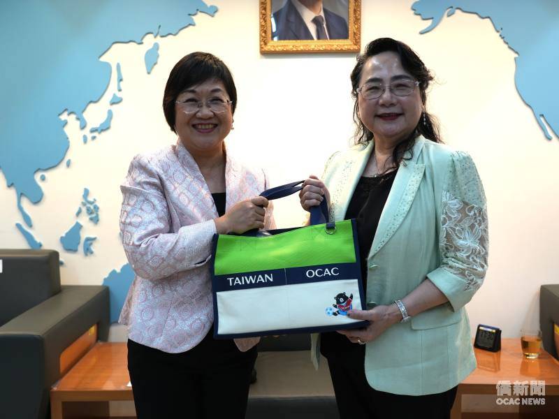 徐佳青會面世總第33屆團隊 期勉僑商共同克服亂流困局