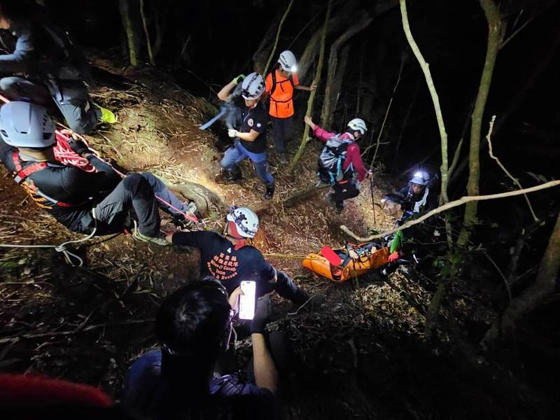 加里山杜鵑嶺民眾疑似左小腿骨折待救案