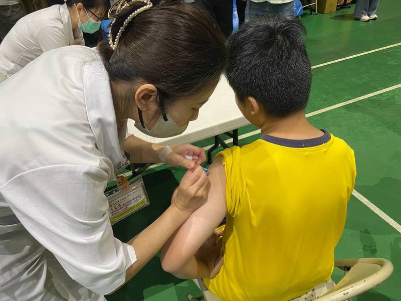 流感疫苗10/1開打　Cosplay趣味宣導「左流右新、護肺顧心」