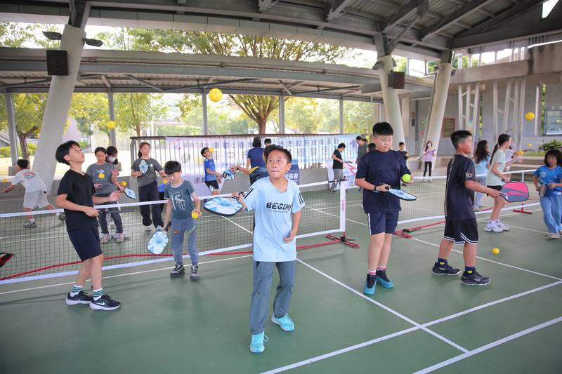 匹克球熱潮走進校園! 台中3場體驗活動吸引300人次參與