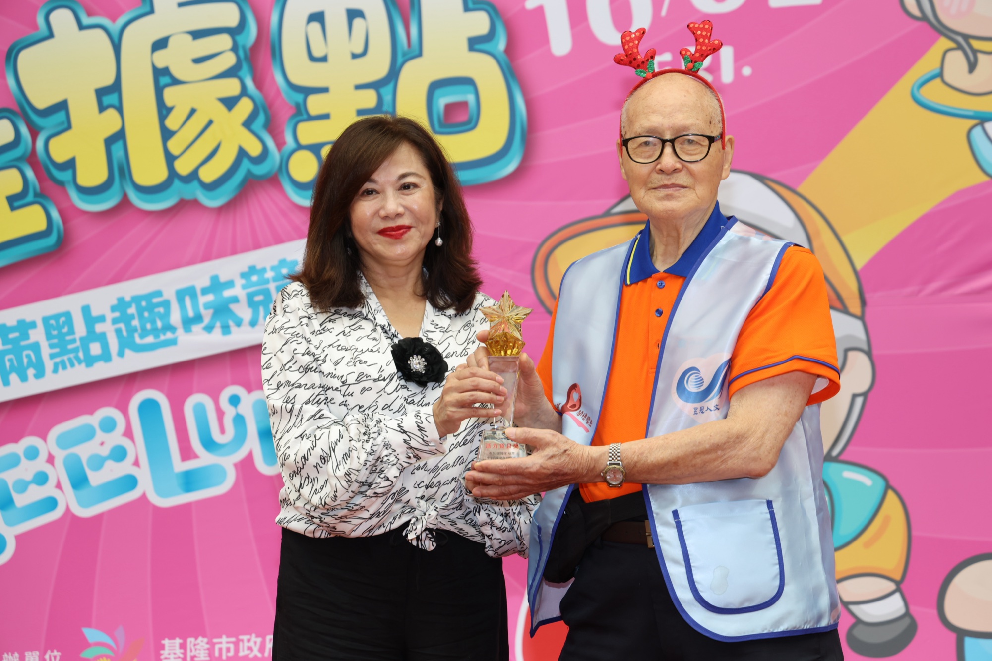 邱佩琳頒發活力寶貝獎