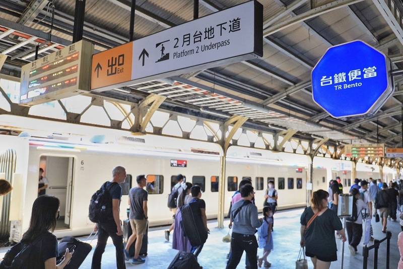 百年月台倒數！限量鐵道小旅行收藏臺南車站記憶