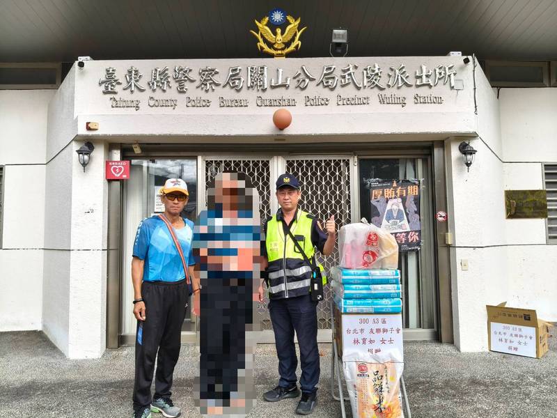 「布農族溫警」退休不忘鄉親 胡傳明爭取愛心物資送暖武陵村