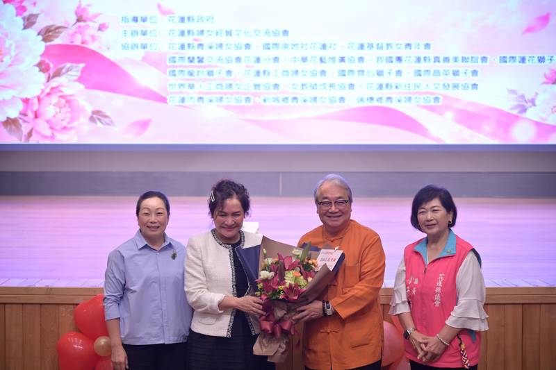花蓮縣2026傑出婦女表揚大會暨感恩活動 徐榛蔚肯定婦女溫柔力量