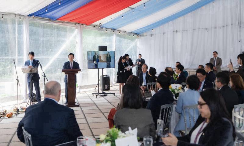外交部長林佳龍率企業團訪問友邦瓜地馬拉，晉見阿雷瓦洛總統並會晤馬丁涅茲外長，感謝支持邦誼及台灣國際參與