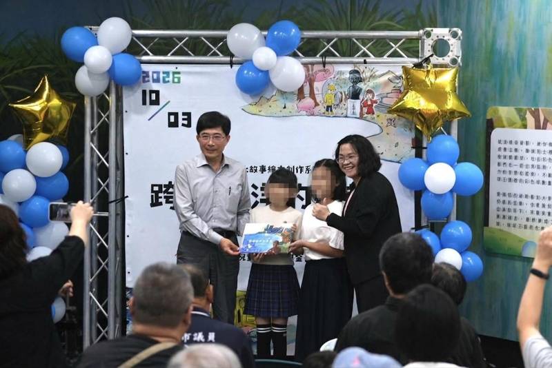 高雄興糖國小手繪糖的故事 台糖發行再敘百年糖業歷史