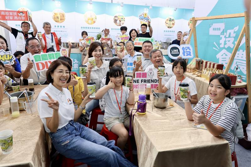 家扶兒少走讀茶鄉逛茶博 許縣長陪伴孩子體驗食農教育