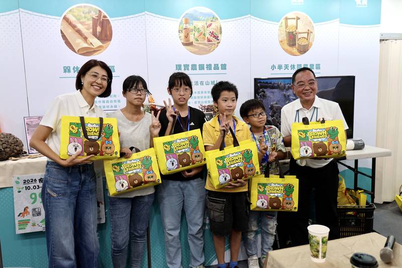 家扶兒少走讀茶鄉逛茶博 許縣長陪伴孩子體驗食農教育