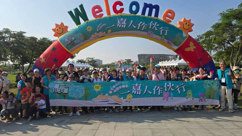 牽手踏步趣!親子祖孫健走,把幸福「袋」回家