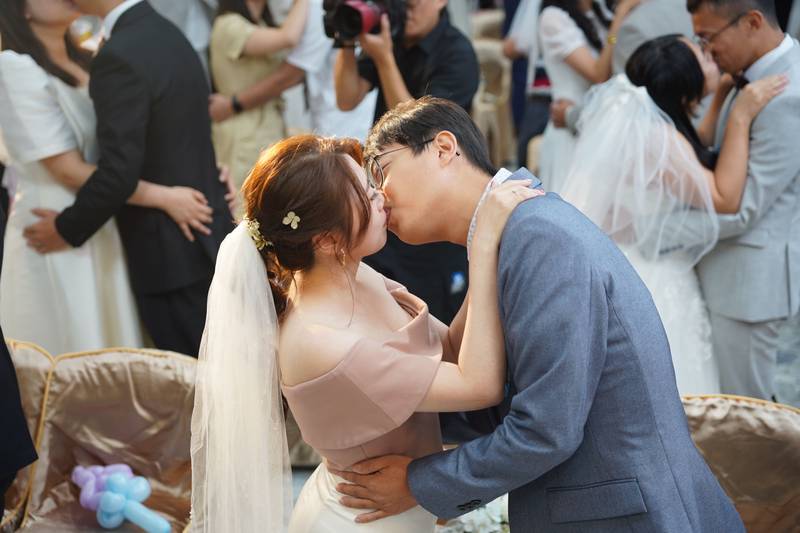 婚假14日新制上路 竹縣提醒30人以上事業單位盡速依規修正工作規則