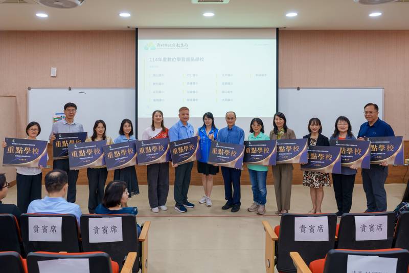 竹縣數位學習與新興科技成果展登場 親師生玩AI落實數位教育