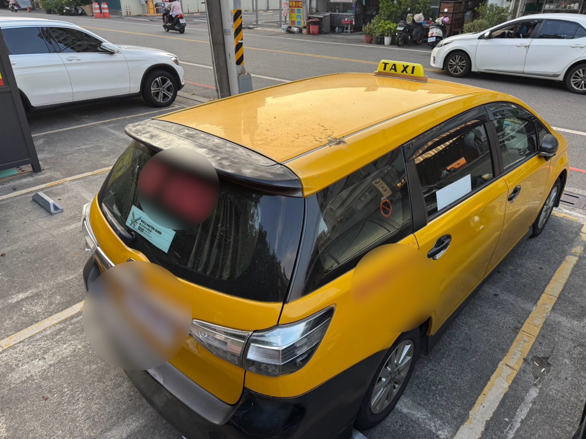 受損計程車外觀