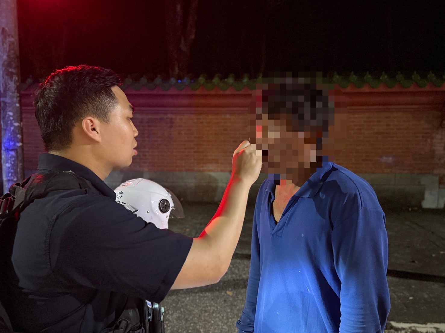 員警對駕駛實施盤查