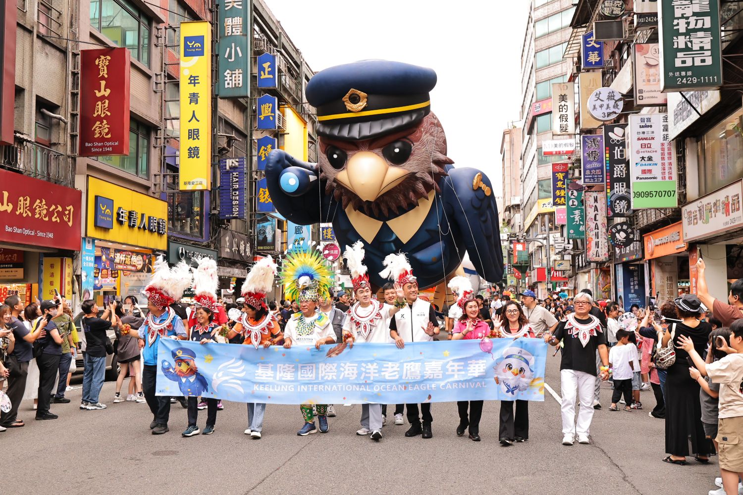 基隆海洋老鷹嘉年華邁入第16年 50組團隊踩街 人潮創歷年新高
