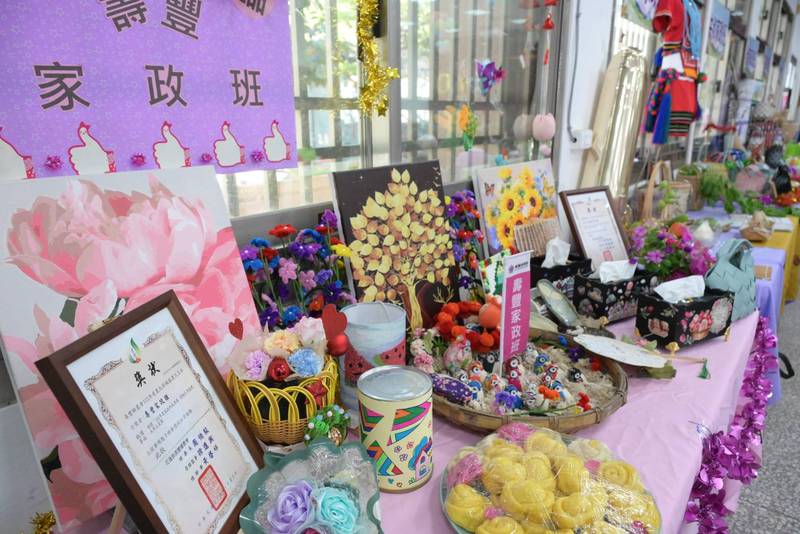 歡慶家政70載 縣長徐榛蔚走訪壽豐鄉農會、玉溪農會聯合成果展