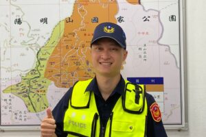 霧鎖擎天崗女子登山迷航 警消及時搜救平安助下山 53 %E8%98%AD%E5%BB%BA%E6%A6%95