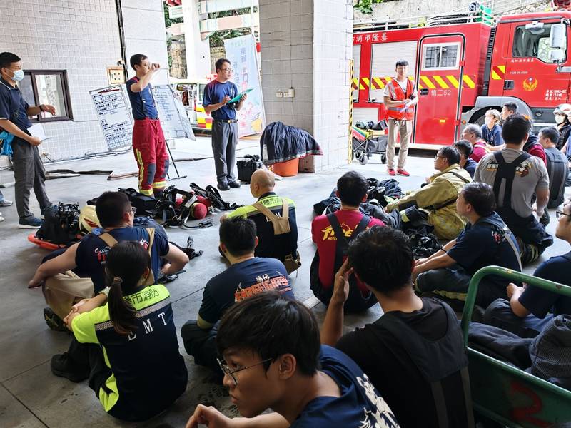 模擬地下停車場車輛火警 基隆消防強化濃煙搜救與救災安全管制