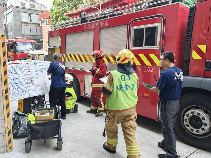 模擬地下停車場車輛火警 基隆消防強化濃煙搜救與救災安全管制