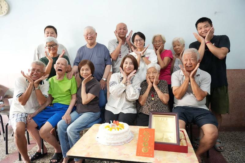 周春米縣長慰訪百歲人瑞 讚長者生活自理能力佳