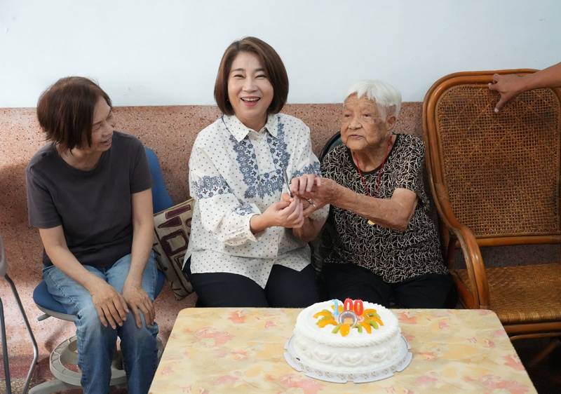 周春米縣長慰訪百歲人瑞 讚長者生活自理能力佳