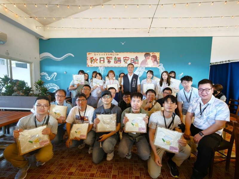 大安海岸浪漫助攻! 中市單身聯誼17對互表心意 媒合率達91.89%