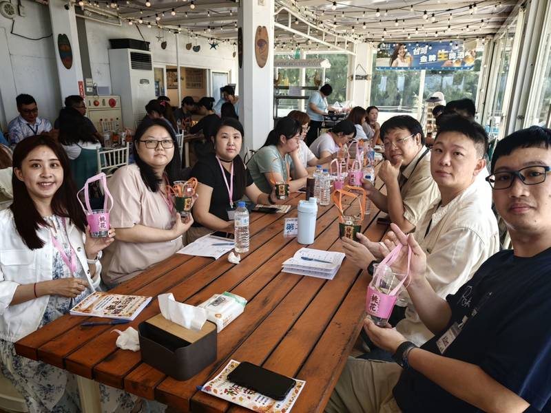 大安海岸浪漫助攻! 中市單身聯誼17對互表心意 媒合率達91.89%
