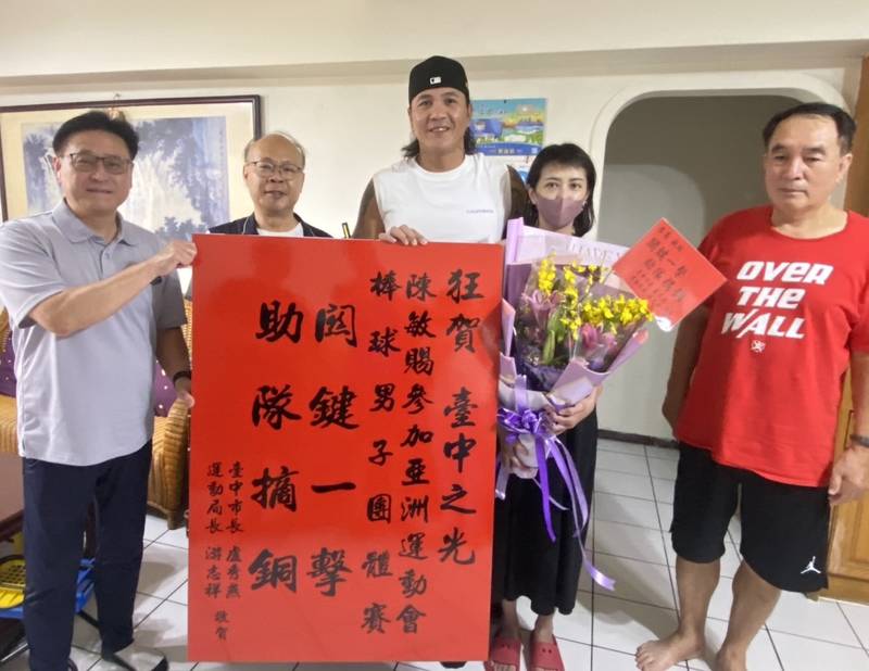 台中健兒亞運閃耀! 張筑涵輕艇摘銀返台、運動局長接機祝賀 張祐菘、陳敏賜銀銅齊爭光