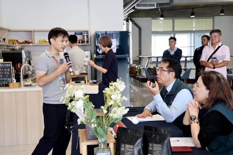 青創貸款助攻在地品牌 黃偉哲訪哈本咖啡看見台南青年創業力